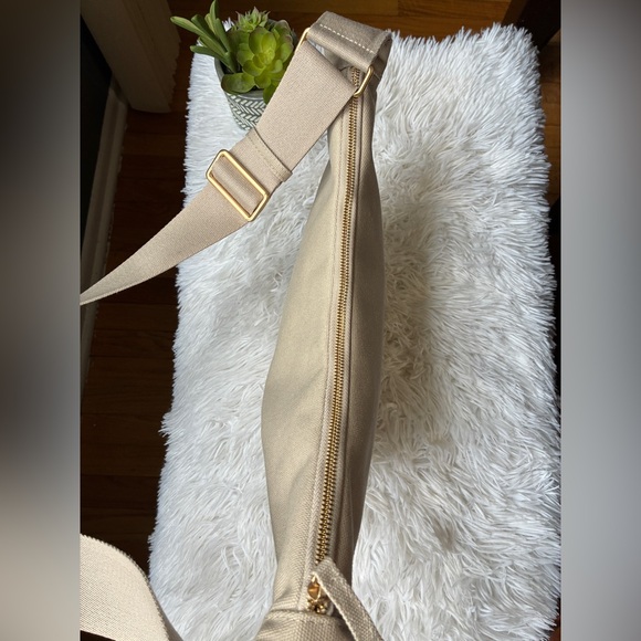 JULY Everyday Crescent Bag 🤍 - Picture 13 of 16